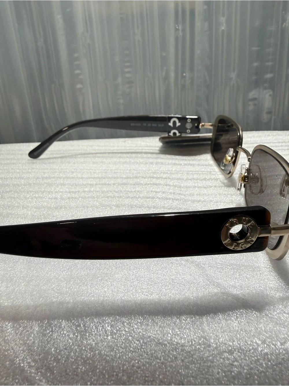 True Religion UNISEX TR26862 Gold Rectangle Sunglasses Gray Lens SR1025 NWT